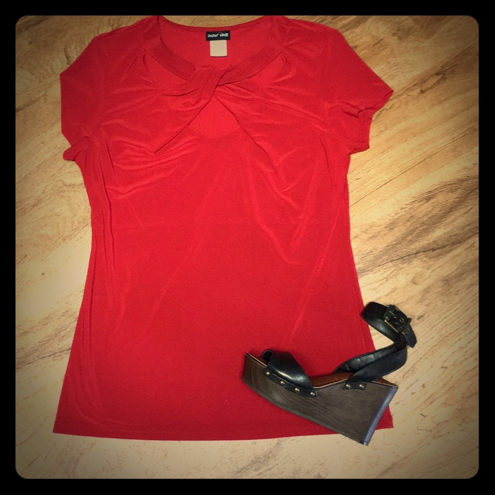 Shimmering stretchy red top